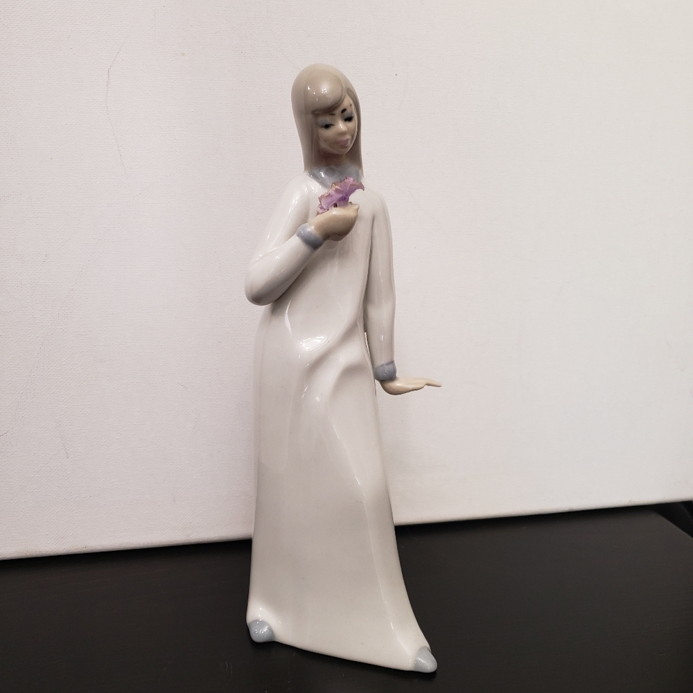 Vintage Casades Elegant Lady Holding Lilac Flower Figurine 9.5" Tall